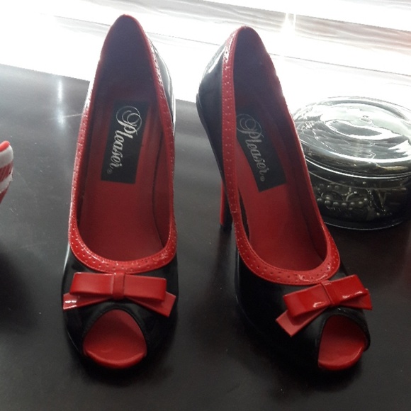 Nike - Picture 2 of 2